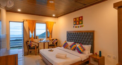 goSTOPS Mussoorie Library Road Room Type - Deluxe Private Room with Balcony and Ensuite Bathroom