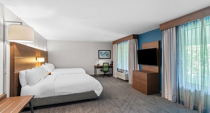 Holiday Inn Express Hotel & Suites Austin - Sunset Valley Room Type - 2 Qn Ste Mobil Access Roll Shwr Sofa Bed