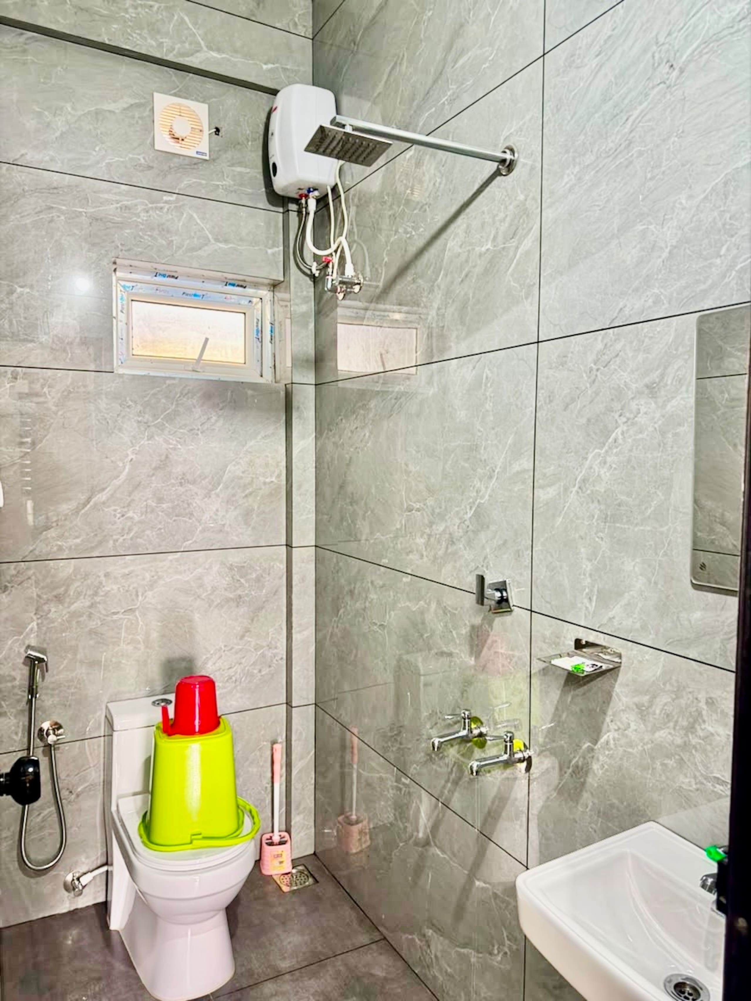 Cozy 1BHK AC Service Apartment with Kitchen - Tap to explore photos
