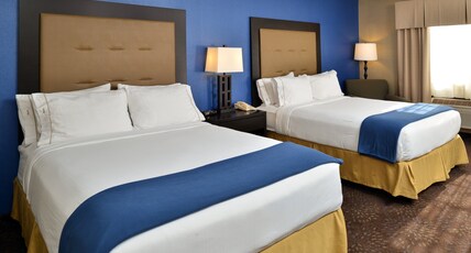Holiday Inn Express & Suites CHARLOTTE Room Type - 2 Queen Standard Communications Accessible