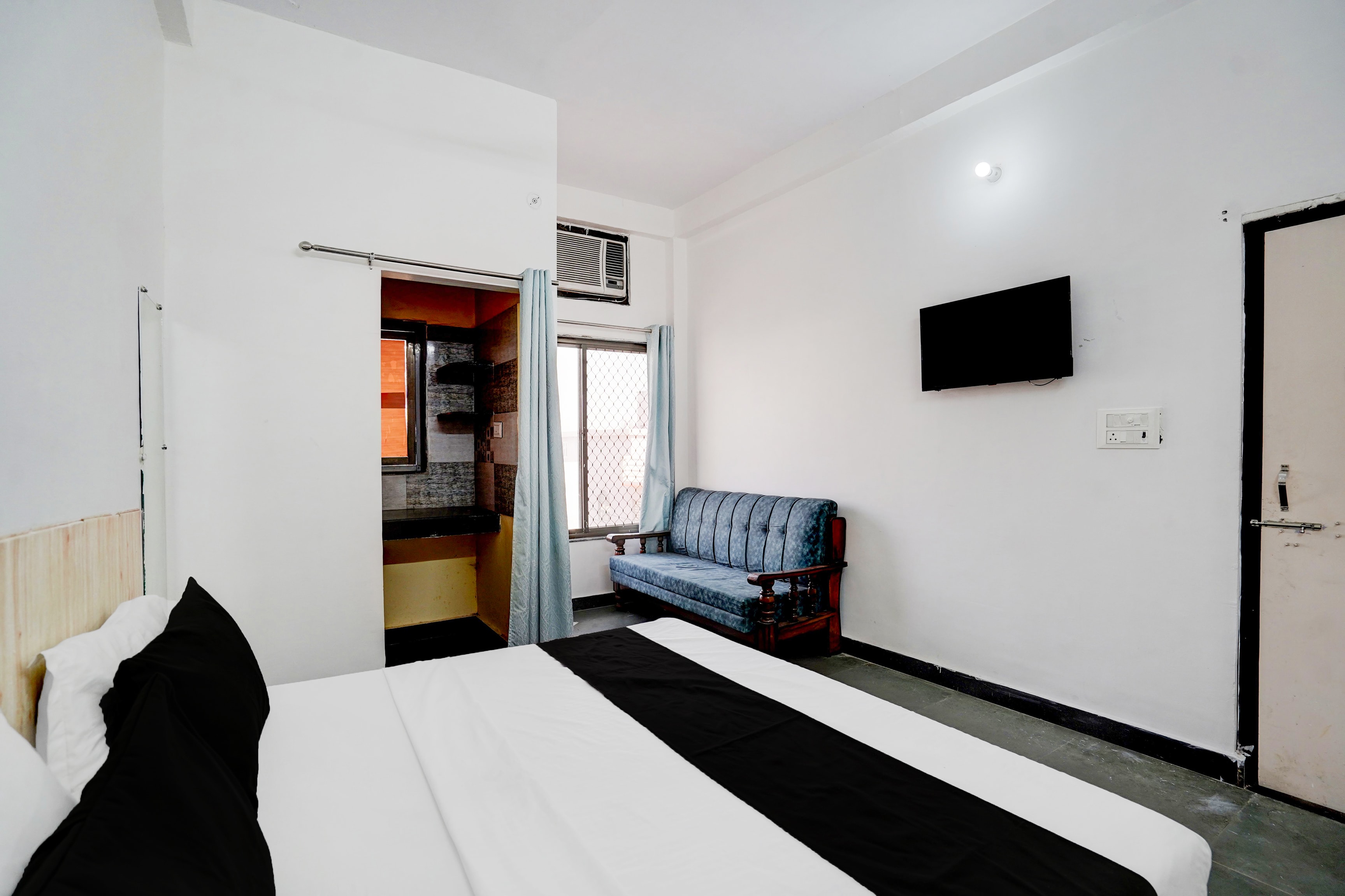 Hotel O Ramdut Palace Guest House - Tap to explore photos
