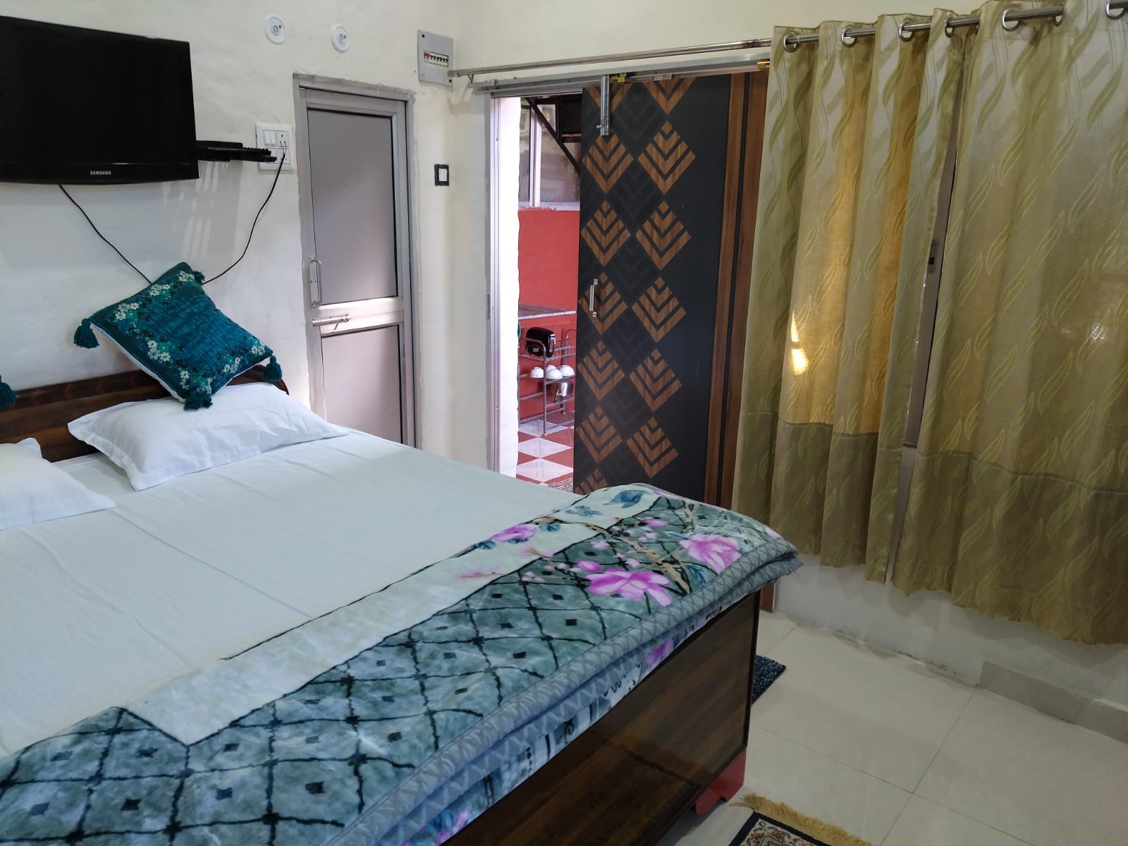 Kalrav Kunj Homestay 3BR Dwarahat By Homeyhuts - Tap to explore photos