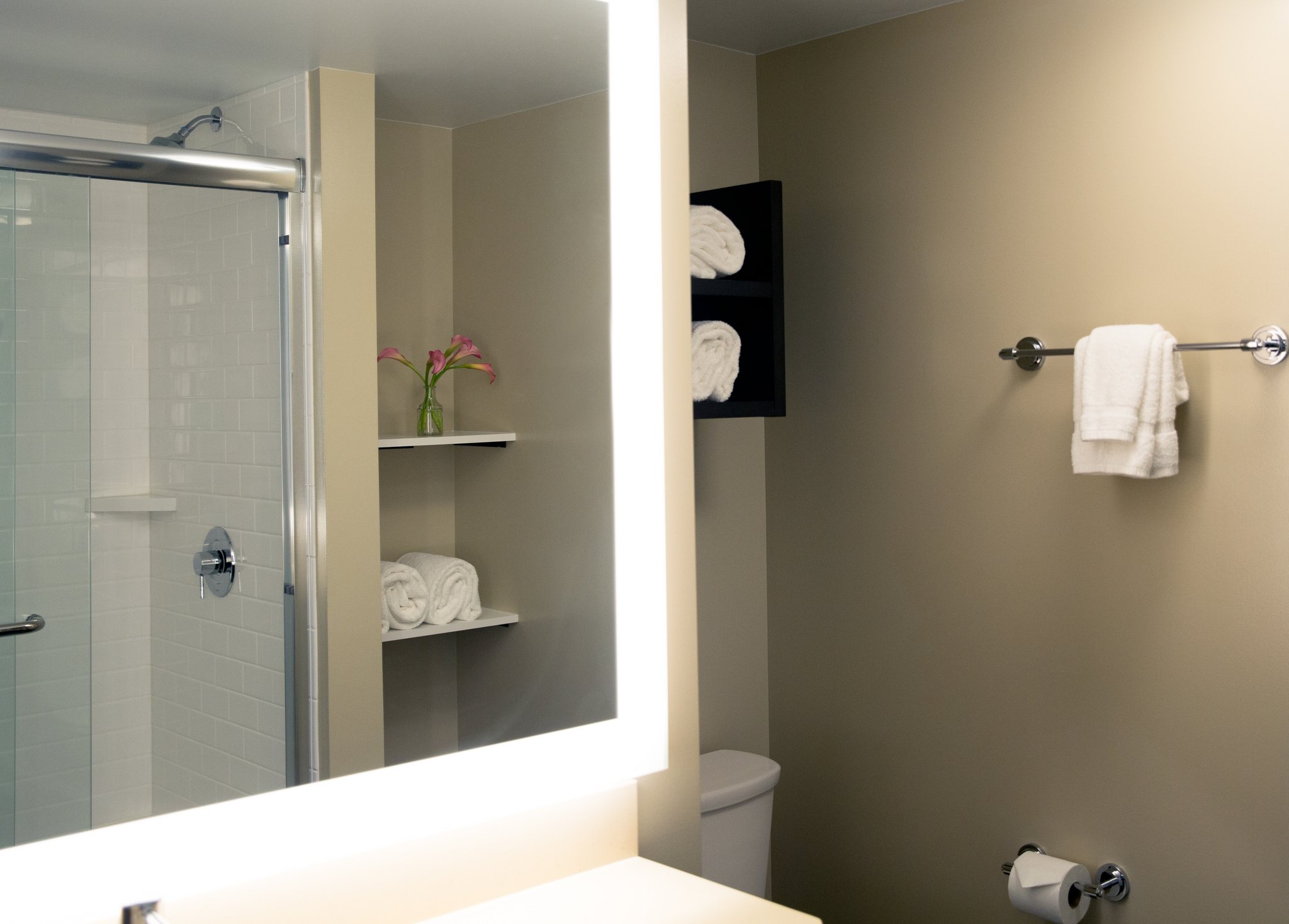 Staybridge Suites Seattle - South Lake Union - Tap to explore photos