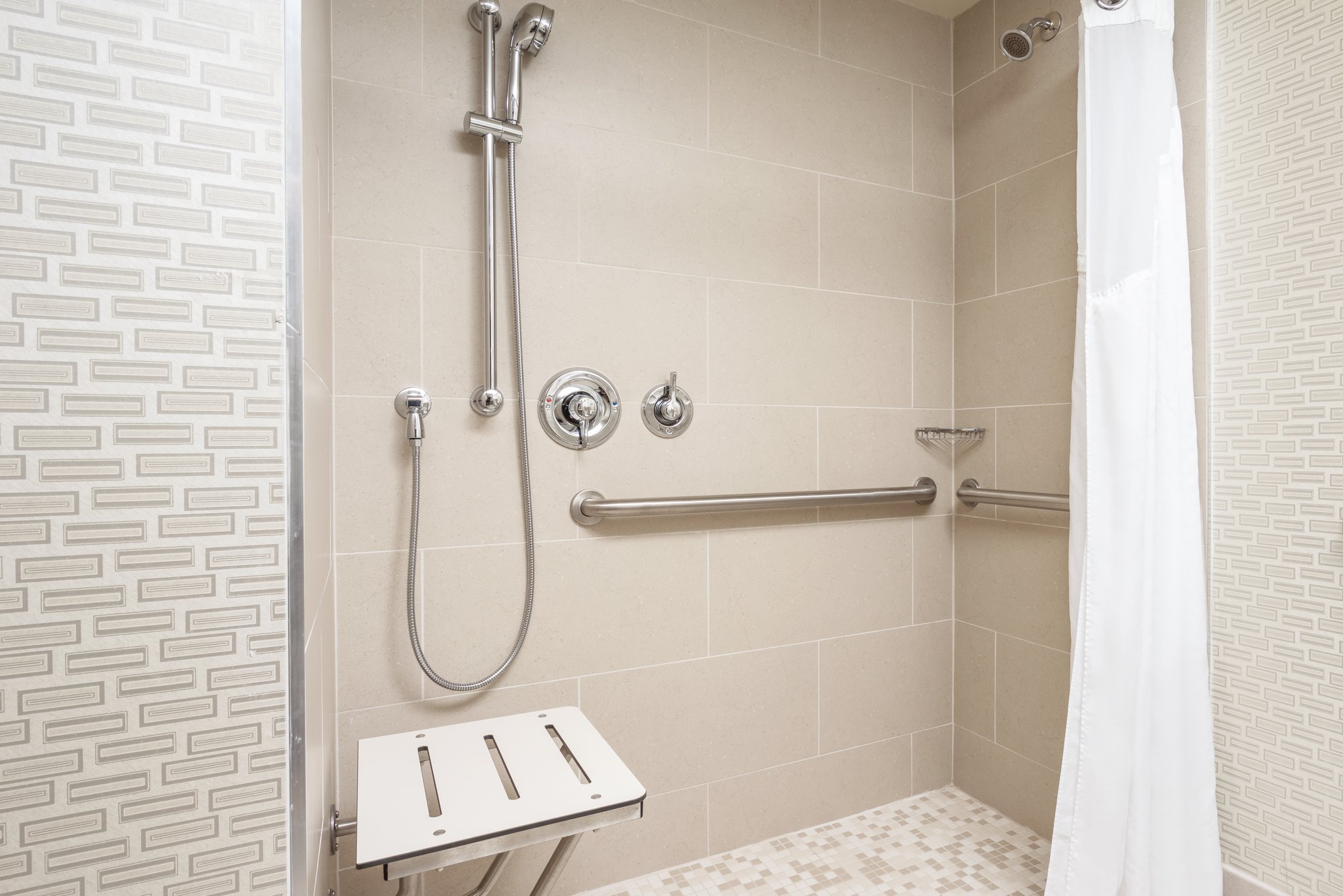 Holiday Inn Manitowoc (Pet-friendly) - Tap to explore photos