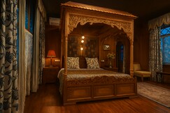 Crown of India Group of Houseboats