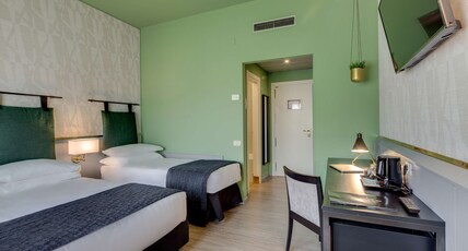 Best Western Plus CHC Florence Room Type - 1 Queen And 1 Single, Classic
