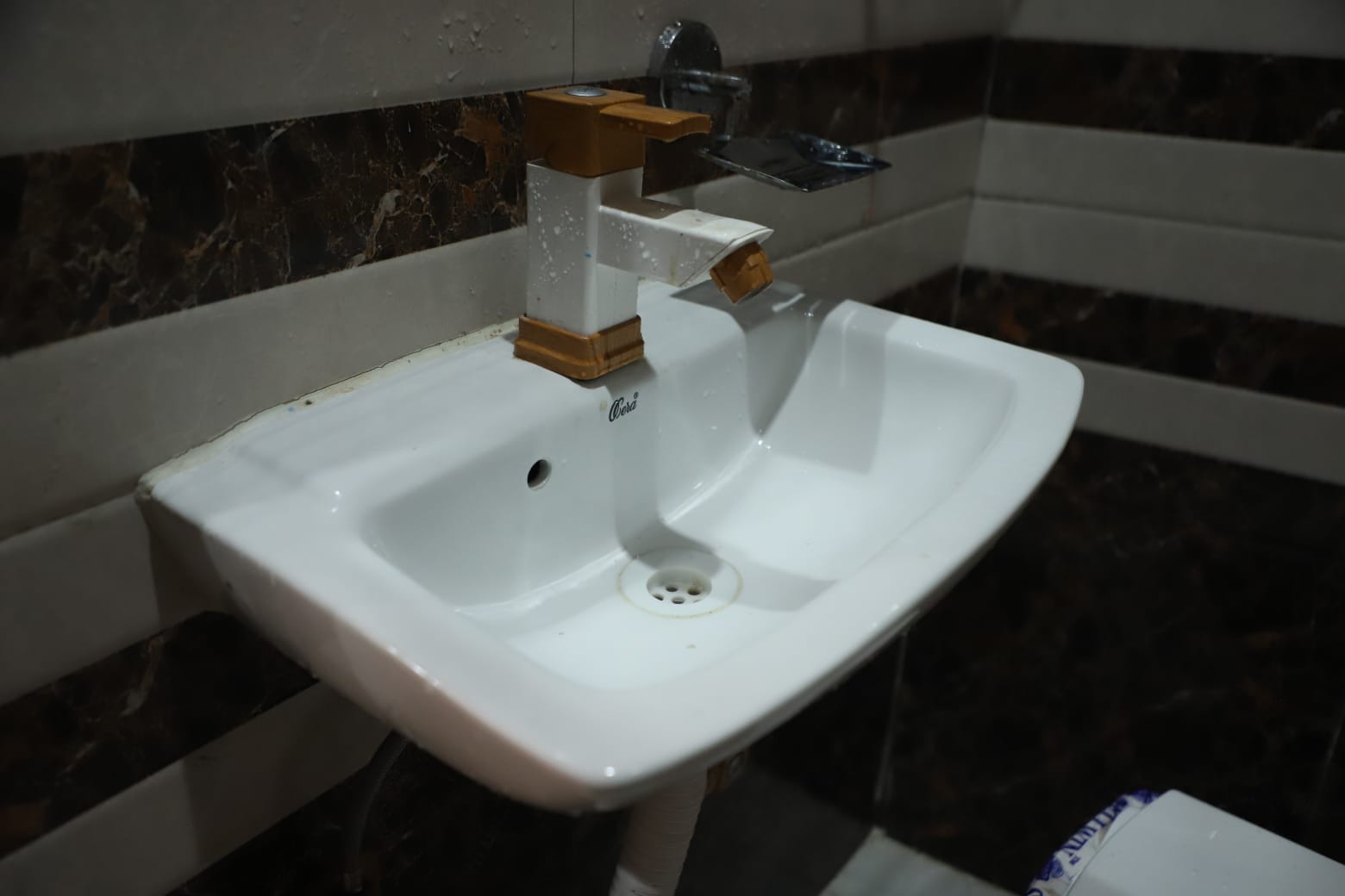 Shri Laddu Gopal Guest House - Tap to explore photos