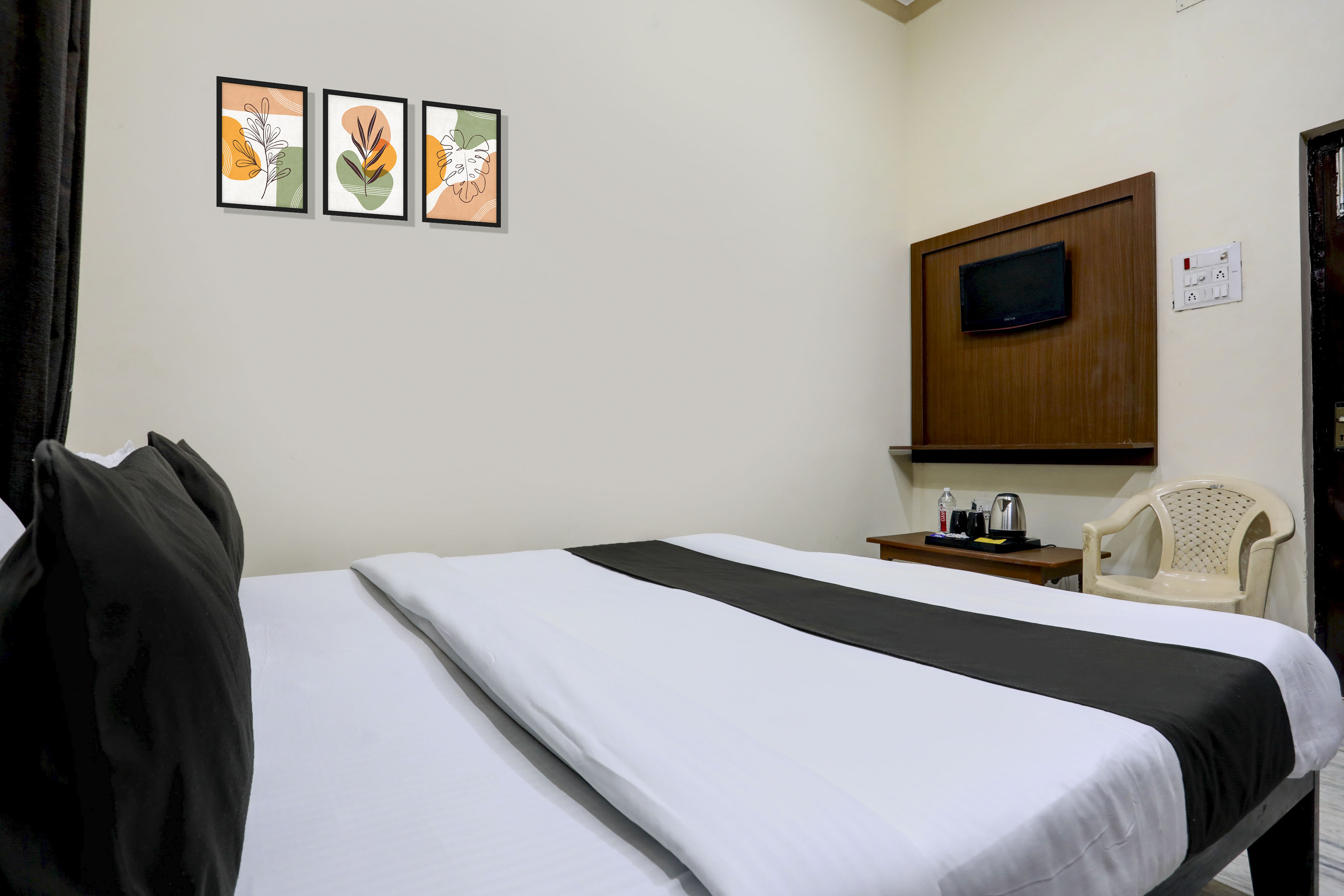 Hotel O Stay Varanasi Cantt - Tap to explore photos