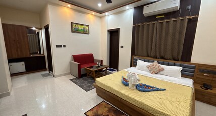 UNIQUE SHANTINIKETAN Room Type - Super Deluxe