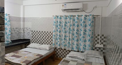 Bridhi Guest House Room Type - 6 person non-AC room 4no.