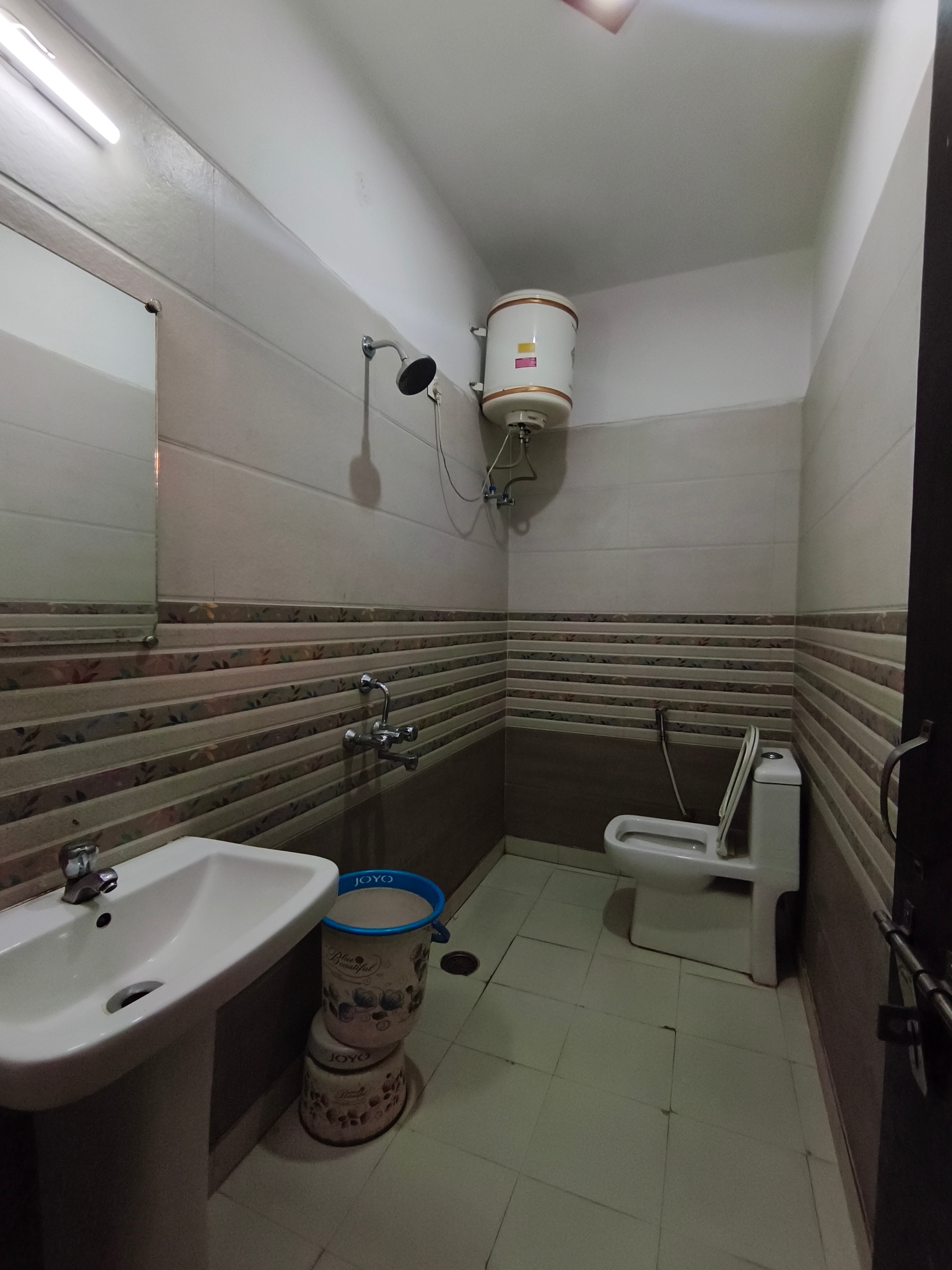 Jalsa - Tap to explore photos