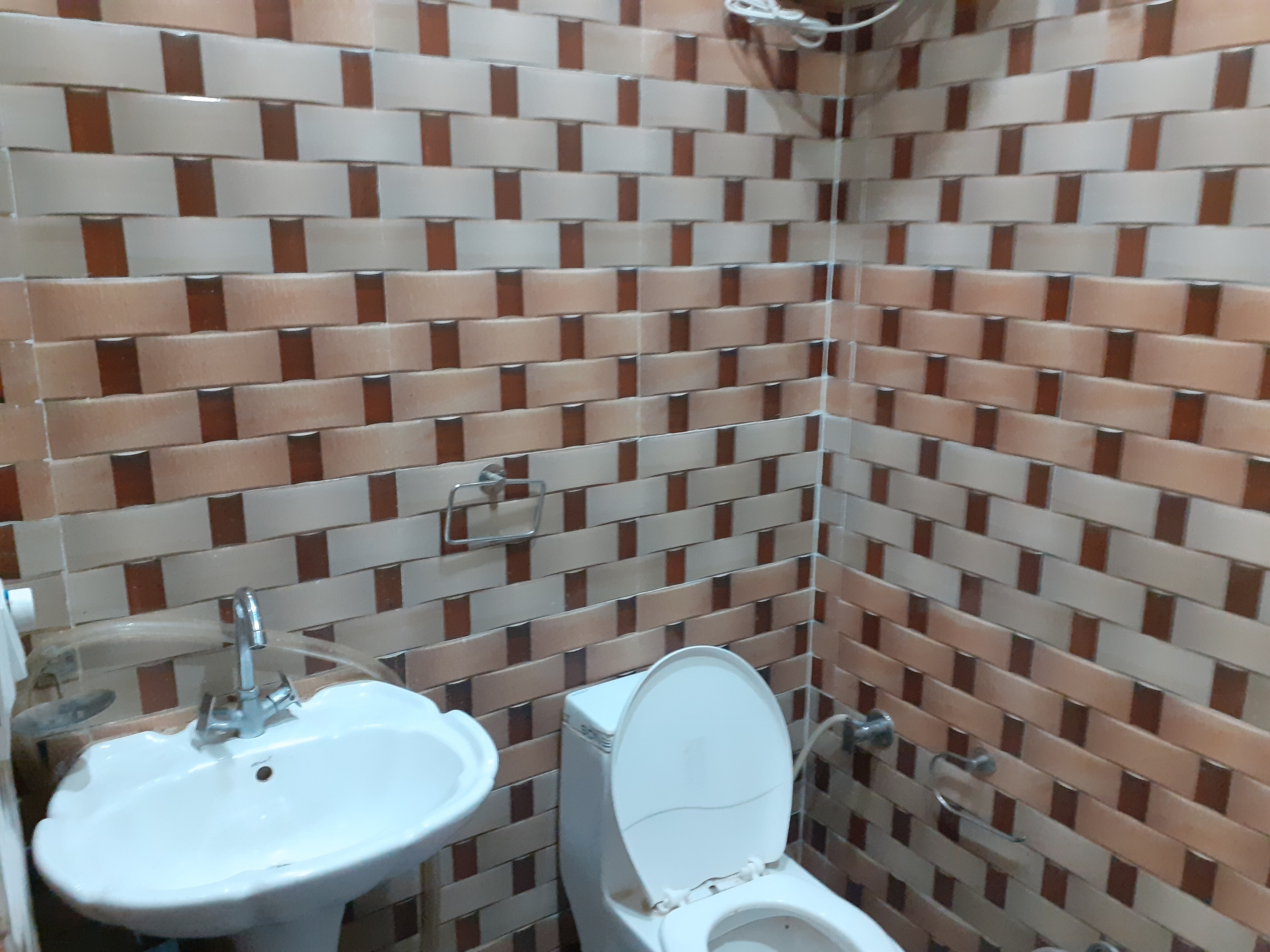Hotel ak haritej - Tap to explore photos