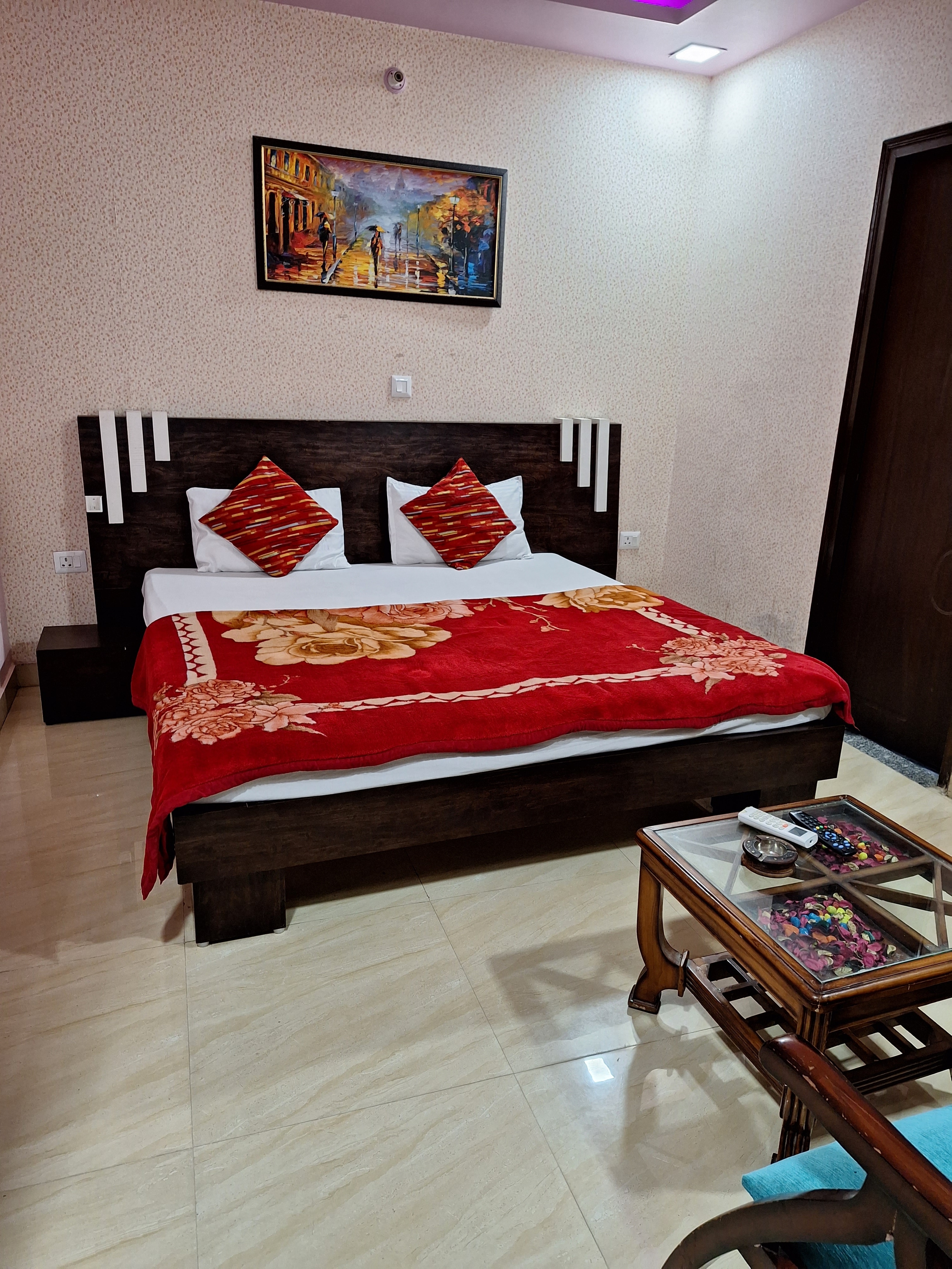 Hotel Mahadev Inn - Tap to explore photos