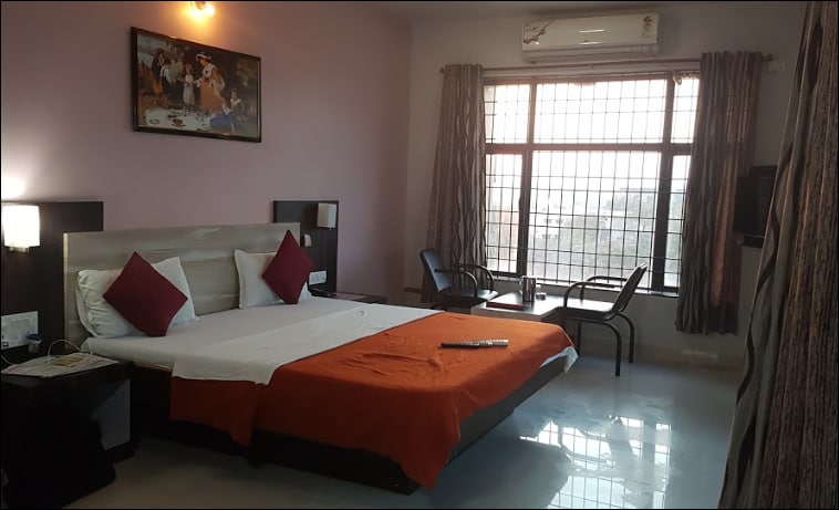 Hotel Haripriya - Tap to explore photos