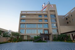 FIVE PETALS HOTEL & BANQUETS