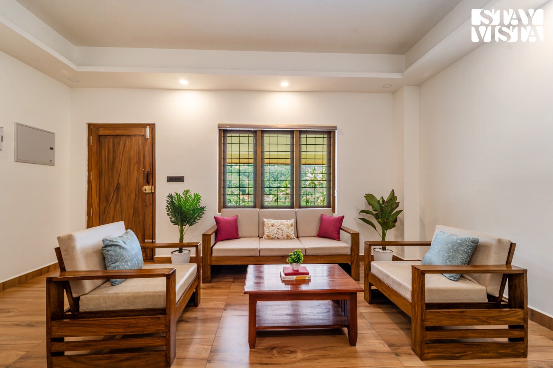 StayVista at Monte Crest Homestay - Tap to explore photos
