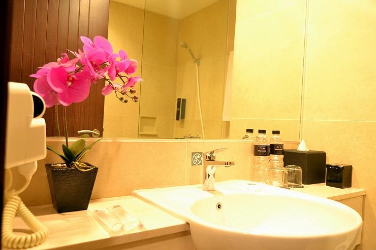 Hotel Neo Cirebon - Tap to explore photos