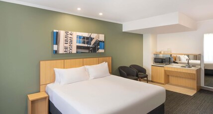 Mercure Sydney Macquarie Park Room Type - Superior Accessible King Room