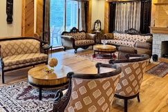 Cedar Crowne Suite (3BHK) by The Highgrove House, Manali