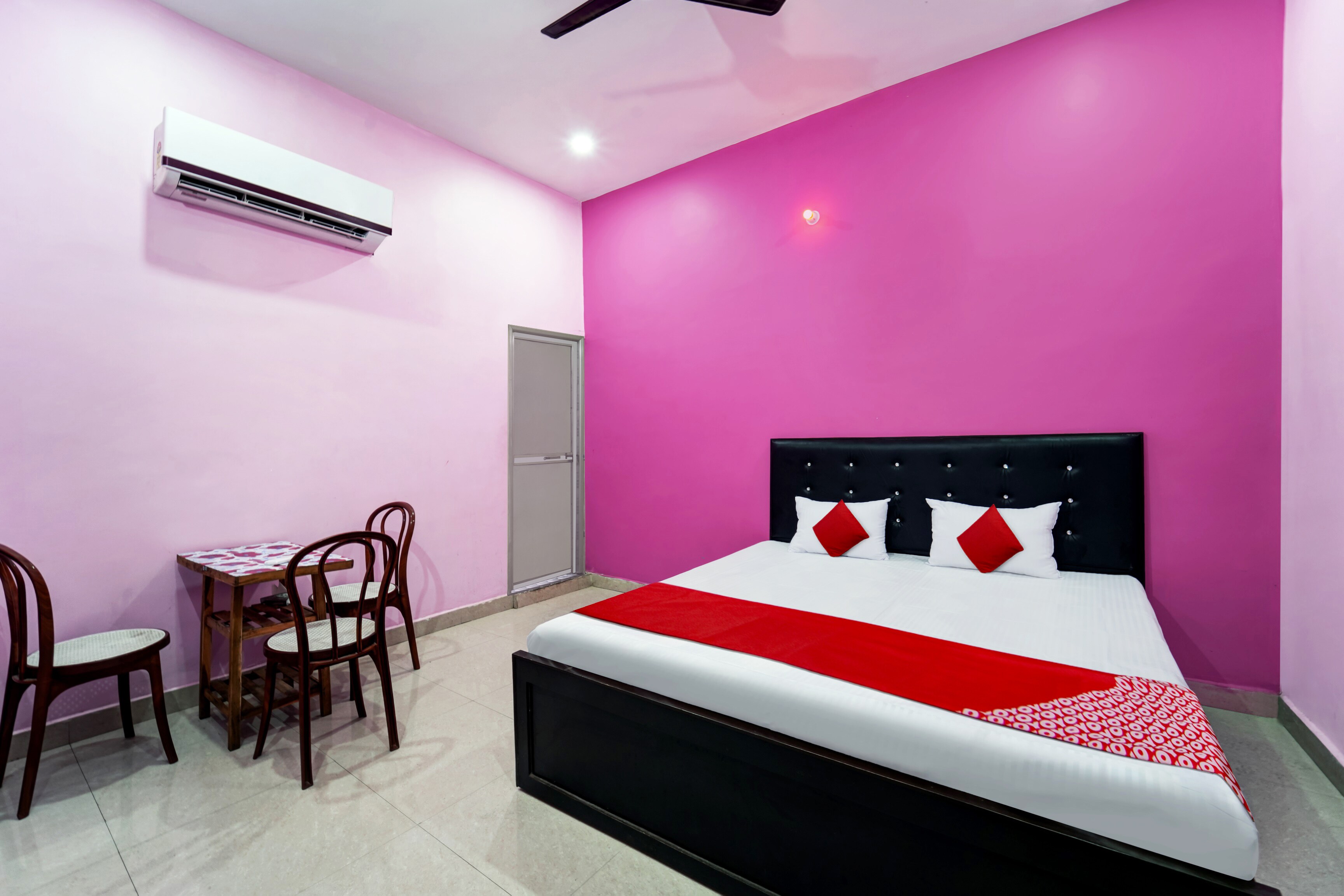 Hotel O by OYO Raj Munmun Hotel - Tap to explore photos