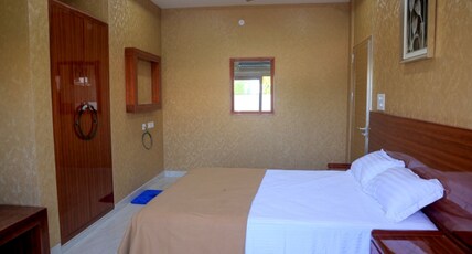 D P Stay | Suites & Restaurant Room Type - Deluxe Suite AC