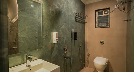 NEW UNIQUE INN Room Type - Deluxe Room