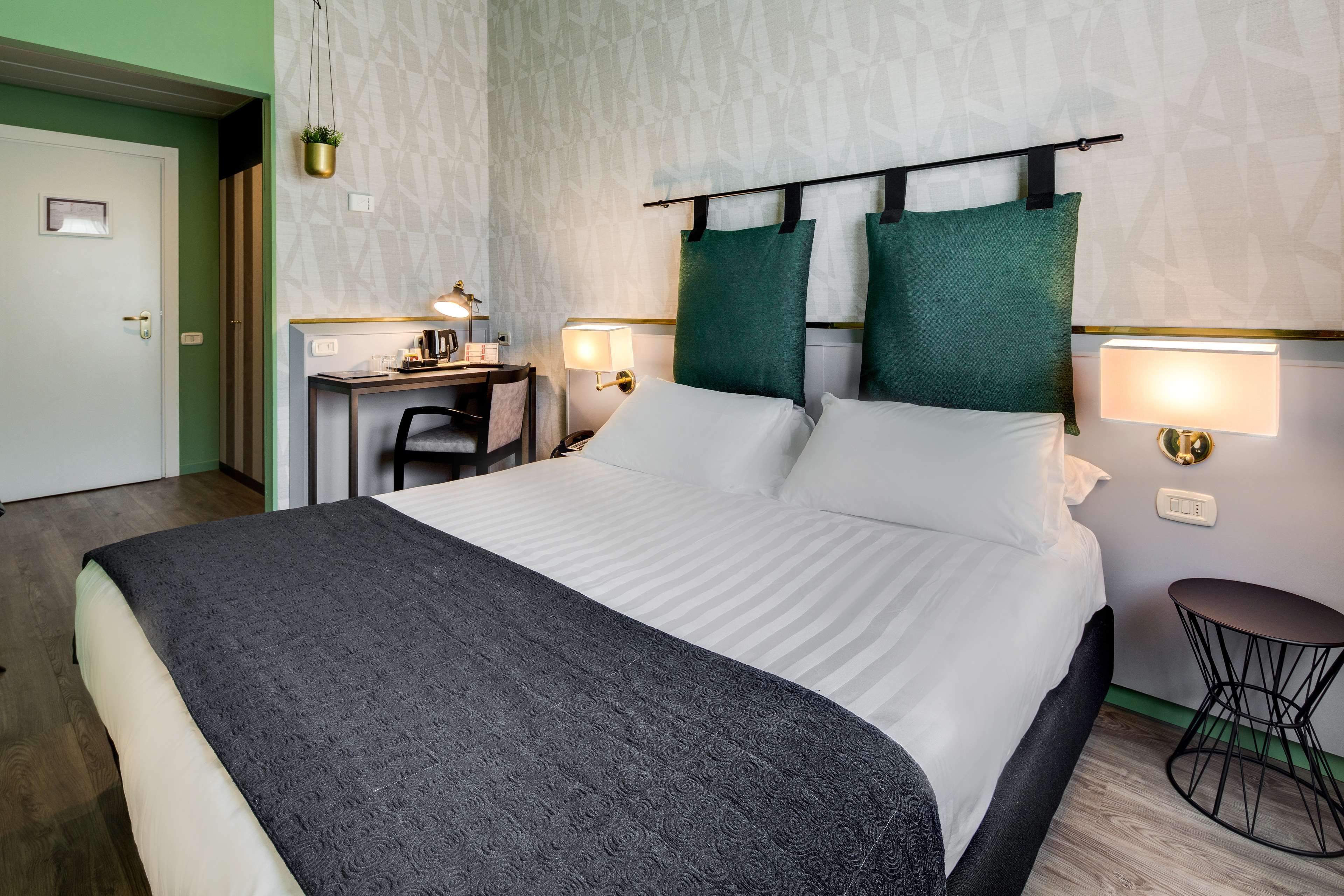 Best Western Plus CHC Florence - Tap to explore photos
