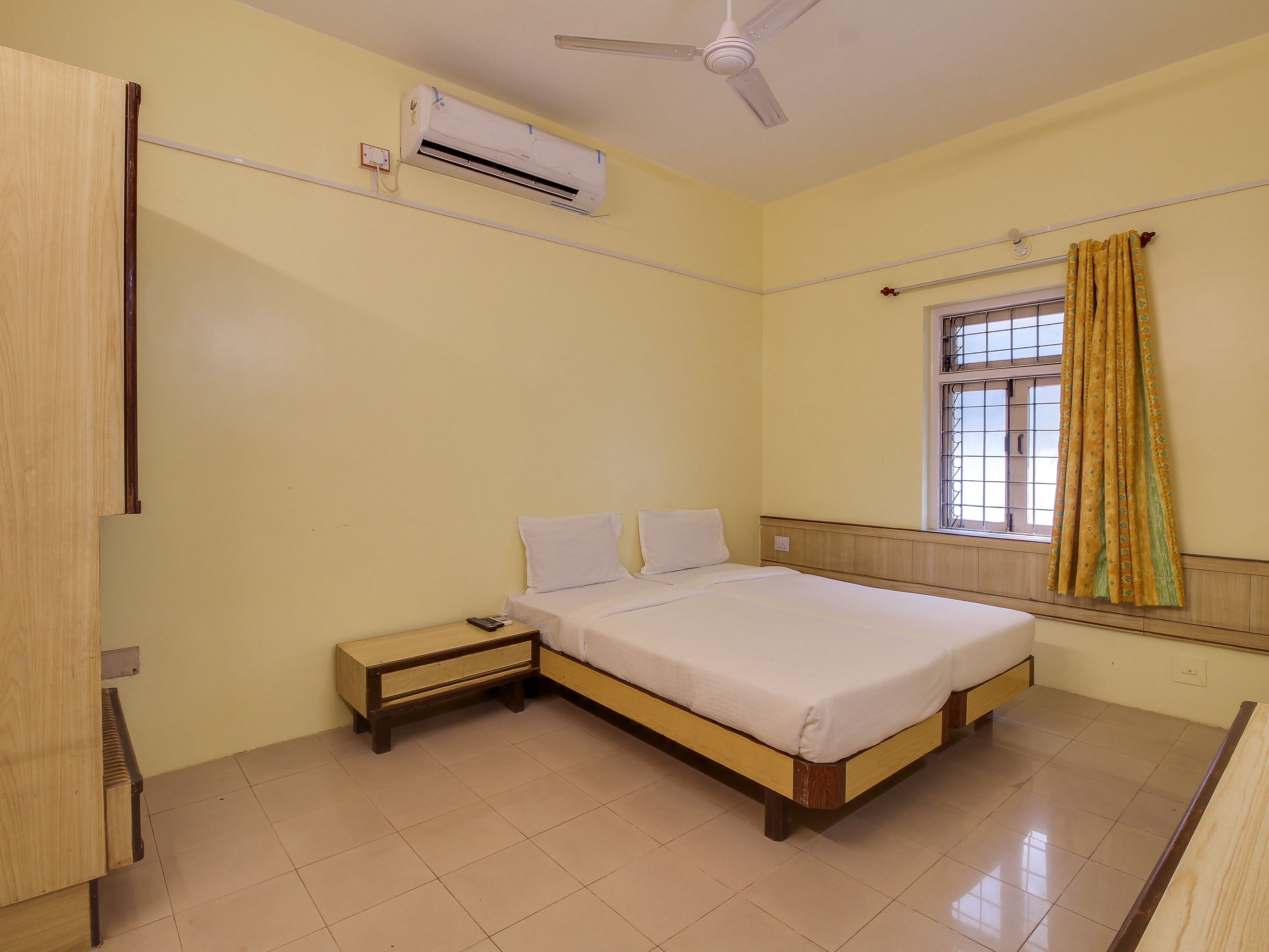 Hotel Vandana - Tap to explore photos