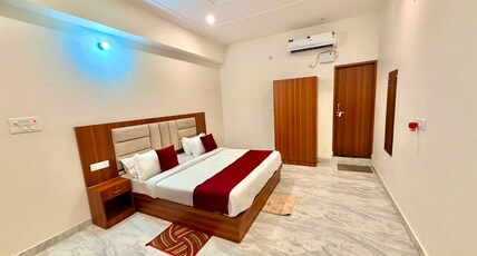 Hotel Platinum Crown Room Type - Deluxe Room