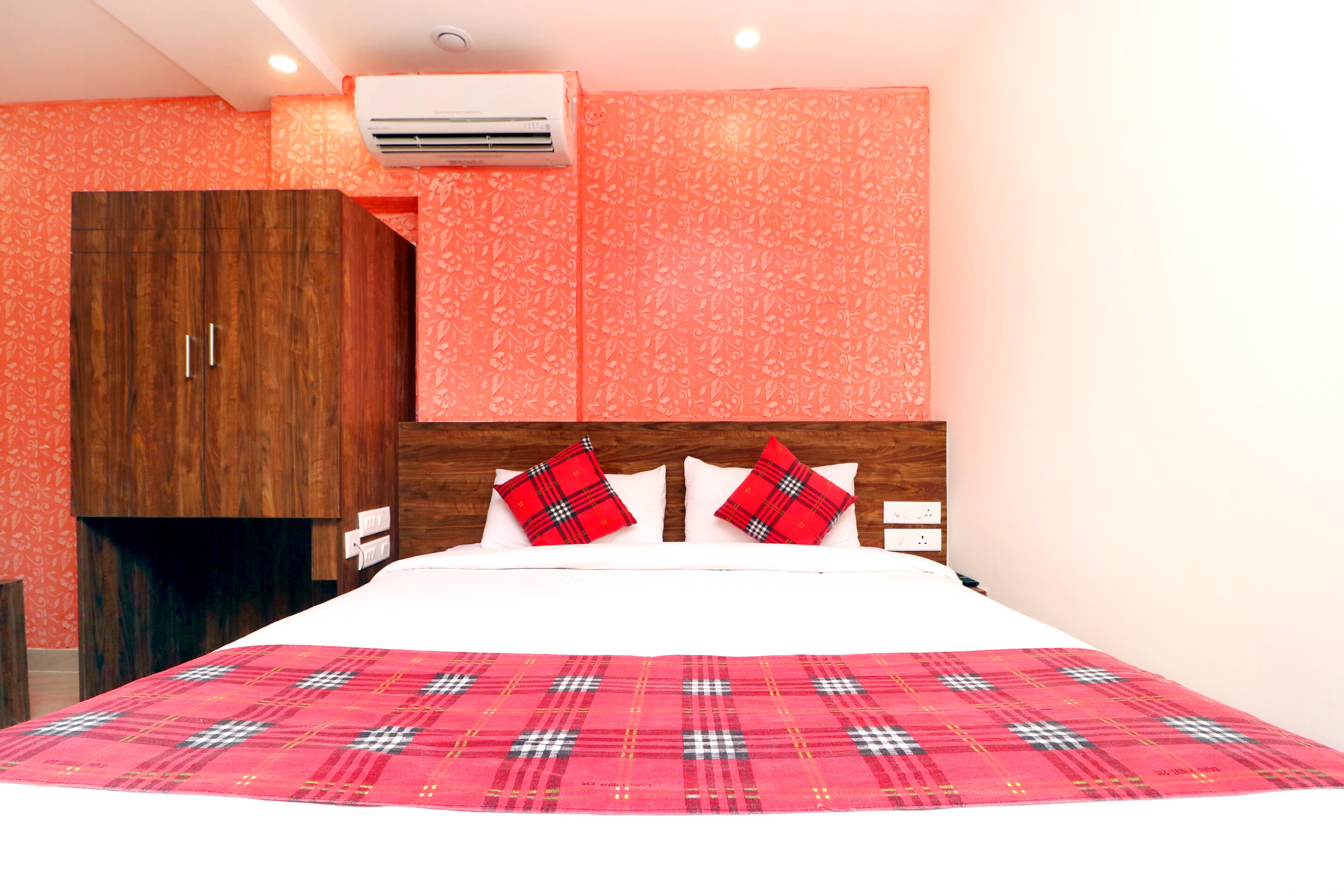 Hotel North-East Zirakpur - Tap to explore photos