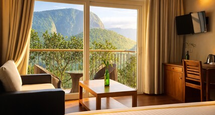 Shola Crown Resort - Munnar Room Type - Luxury Suite with Balcony