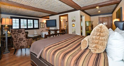 Prestige Lakeside Resort, BW Premier Collection Room Type - Suite-1 King Bed, Non-Smoking, Jetted Tub, Patio, Flat Screen Television, Wine Cooler Fridge, Rain S
