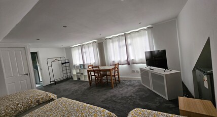 SnoozeDen Westmead Room Type - Three Bed Room Apartment (12 guests) SnoozeDen Westmead Room Type - Three Bed Room Apartment (12 guests)