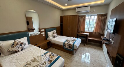 Plaza Tower Hotel Room Type - Deluxe Double or Twin Room