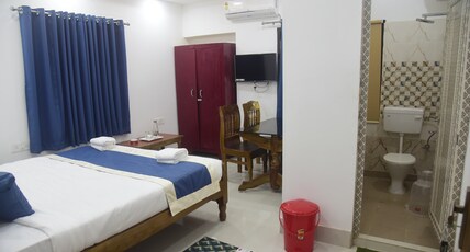 Maa Gouri Guest House Room Type - Standard Room with Dining table