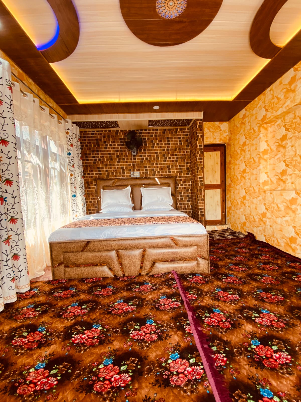 Heritage Chapri Homestay - Tap to explore photos