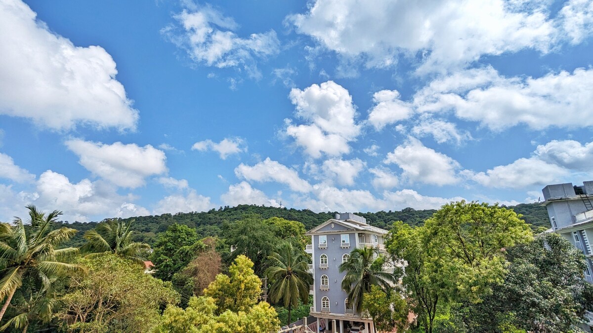 Leo'Luxe | 2BHK | Pool | Nr Thalasa Anjuna Vagatr - Tap to explore photos