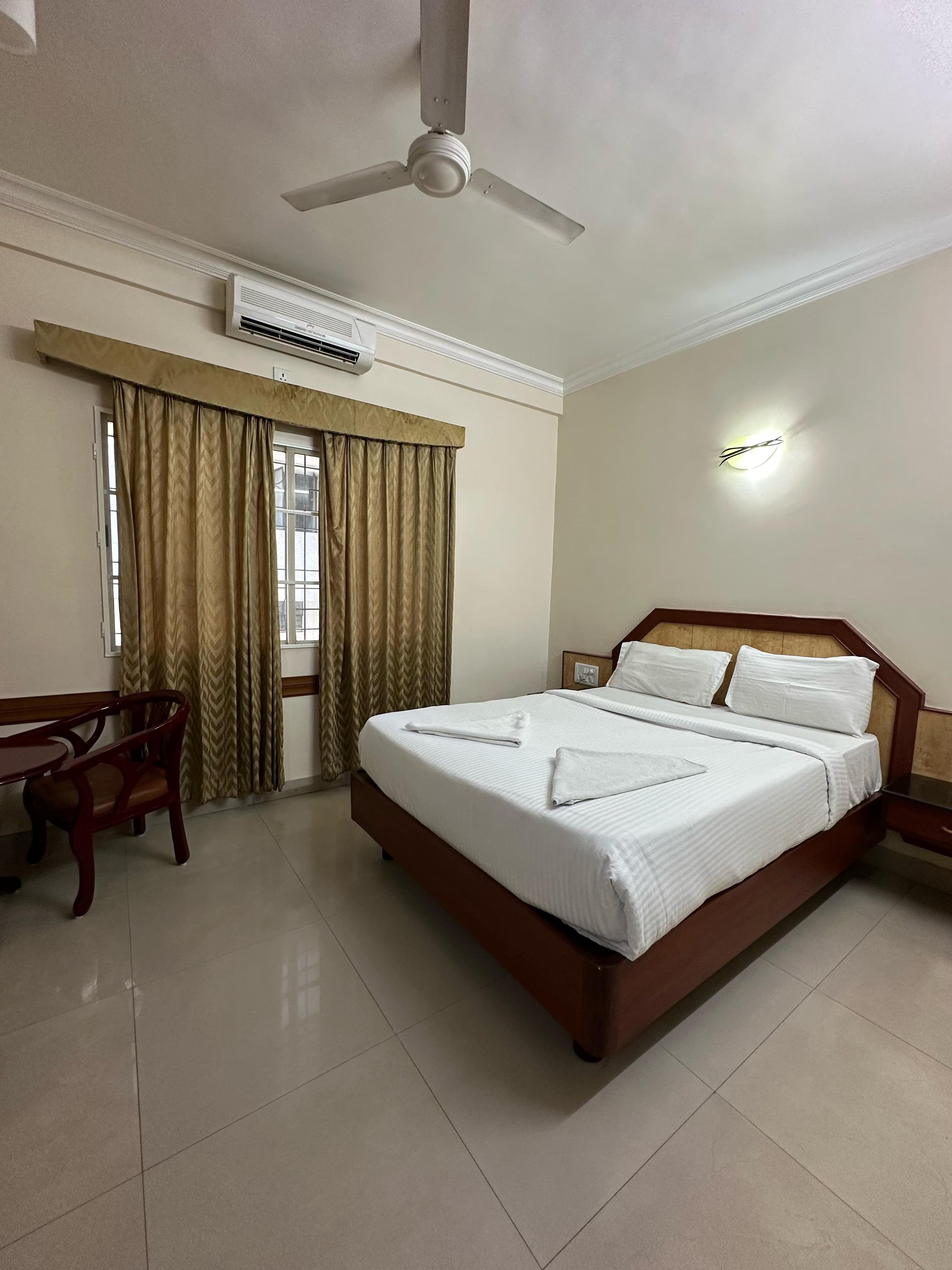 Hotel Grand Meridian - Tap to explore photos