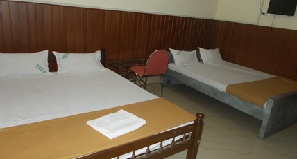 Avanti inn Room Type - Four Bed Non Ac Family Room
