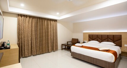 LEE BENZ-ARK HOTEL Room Type - EXECUTIVE ROOM