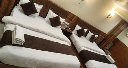 Hotel Ashoka Ganges Room Type - Family Four Bed Room