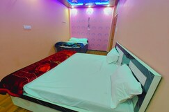 Ayodhya Paradise 5 min Walking from Ramjanambhoomi