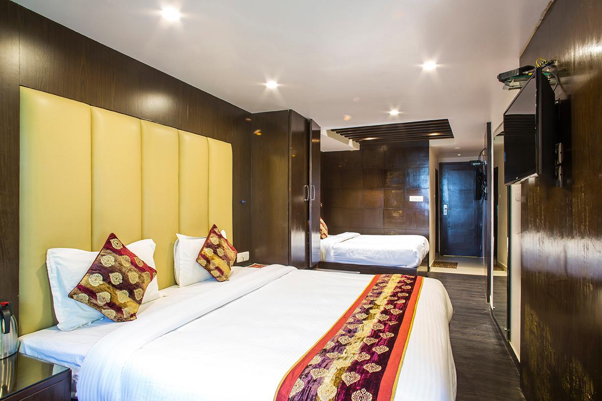 Hotel Shiwalik Regency - The Mall Road - Tap to explore photos