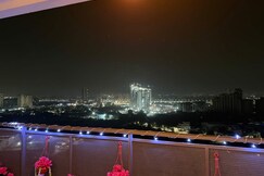 Sky High Cozy 18th Floor Sunset Balcony Pool