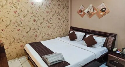 FabHotel Suraj Palace Room Type - Deluxe Room