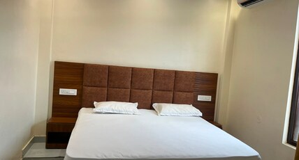 Rajindra Palace Room Type - Deluxe Room AC