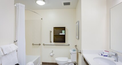 Candlewood Suites COLLEGE STATION AT UNIVERSITY Room Type - 2 Queen Studio Ste Comm Mobil Access Tub