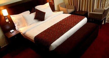 Best Western Plus Elomaz Hotel Room Type - 1 Queen Bed, Non-Smoking, Hairdryer, Coffee Maker, 55 Inch Led Tv, Air-Conditioned, Bathrobe, Full B