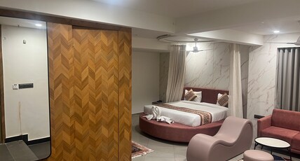 Z PLUS HOTEL INN Room Type - Luxury Room with Balcony