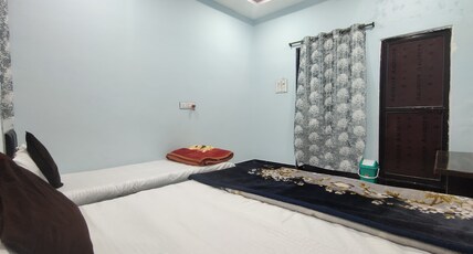 Geeta Homestay Room Type - Family AC Room With Window